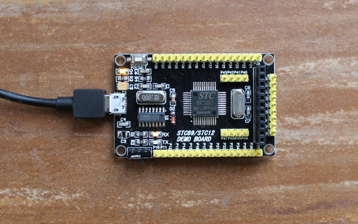 STC89 DEMO BOARD with Demo running